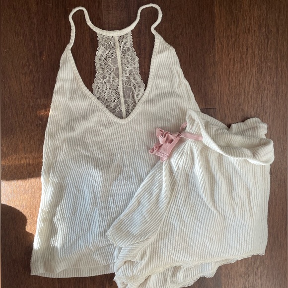Abercrombie & Fitch Other - Abercrombie Cream Sleep set